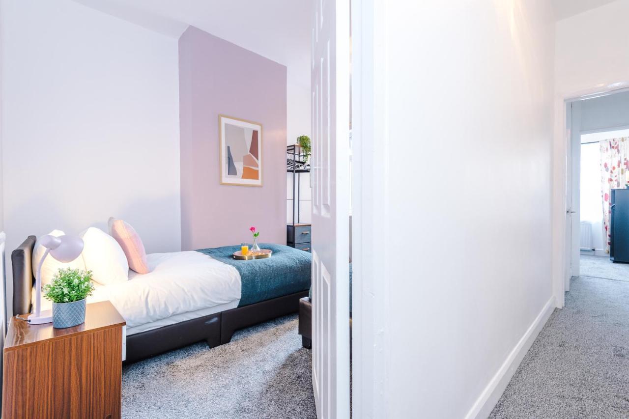 Harley House - Spacious Home With Free Netflix & Parking By Rocketbnb 코번트리 외부 사진