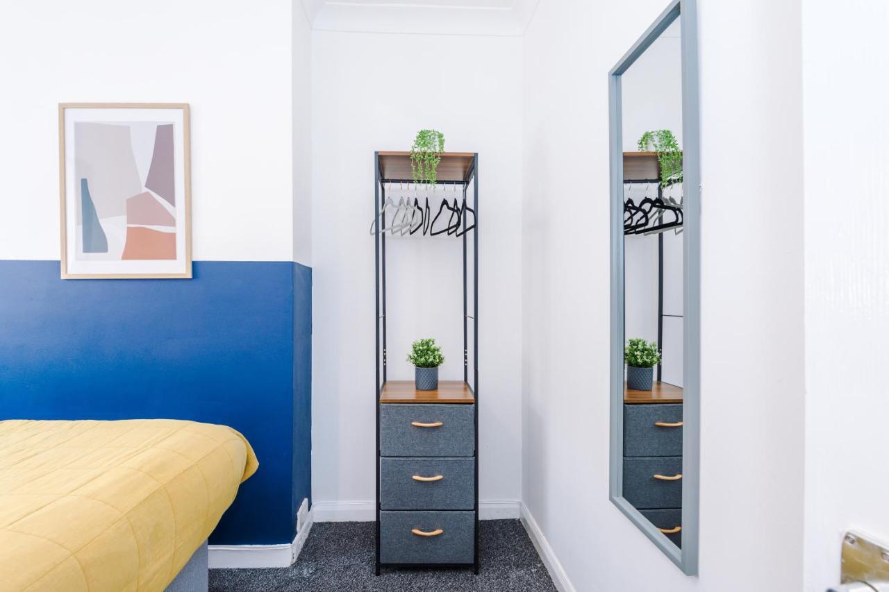 Harley House - Spacious Home With Free Netflix & Parking By Rocketbnb 코번트리 외부 사진