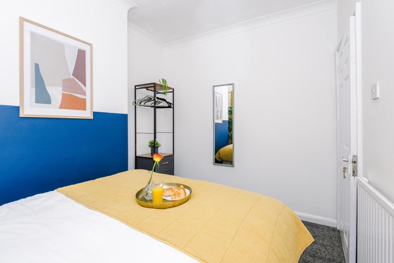 Harley House - Spacious Home With Free Netflix & Parking By Rocketbnb 코번트리 외부 사진