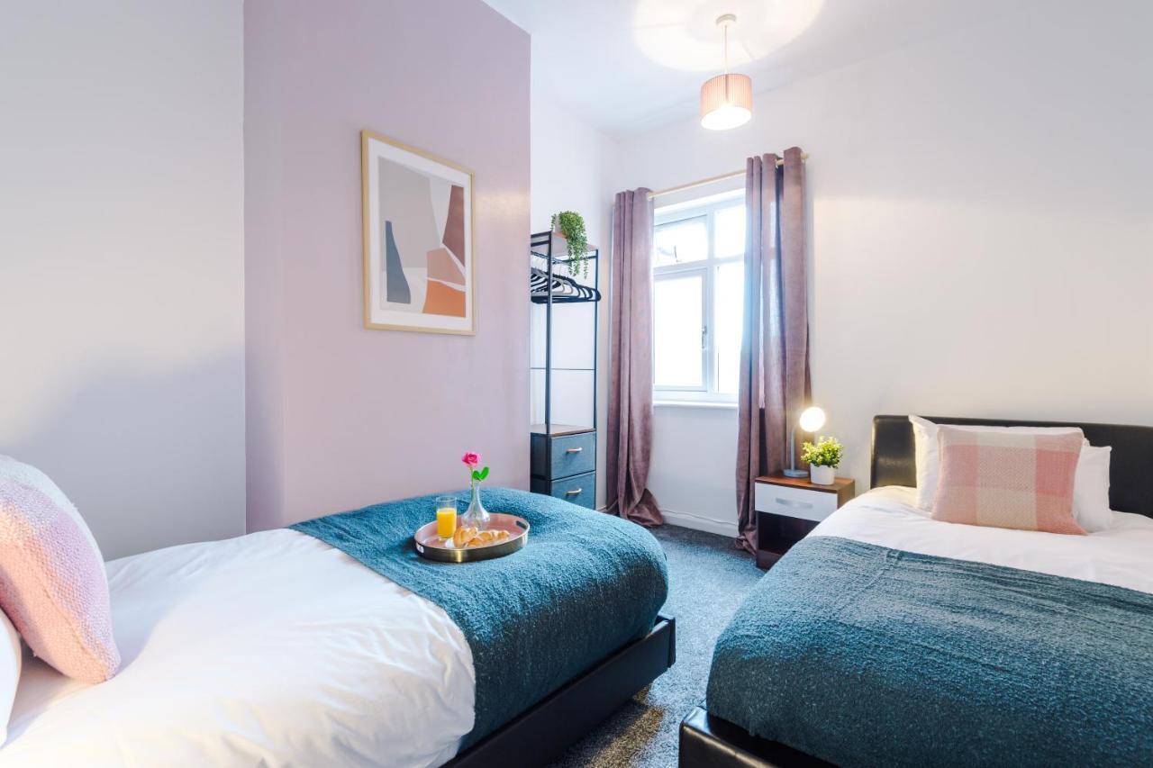 Harley House - Spacious Home With Free Netflix & Parking By Rocketbnb 코번트리 외부 사진