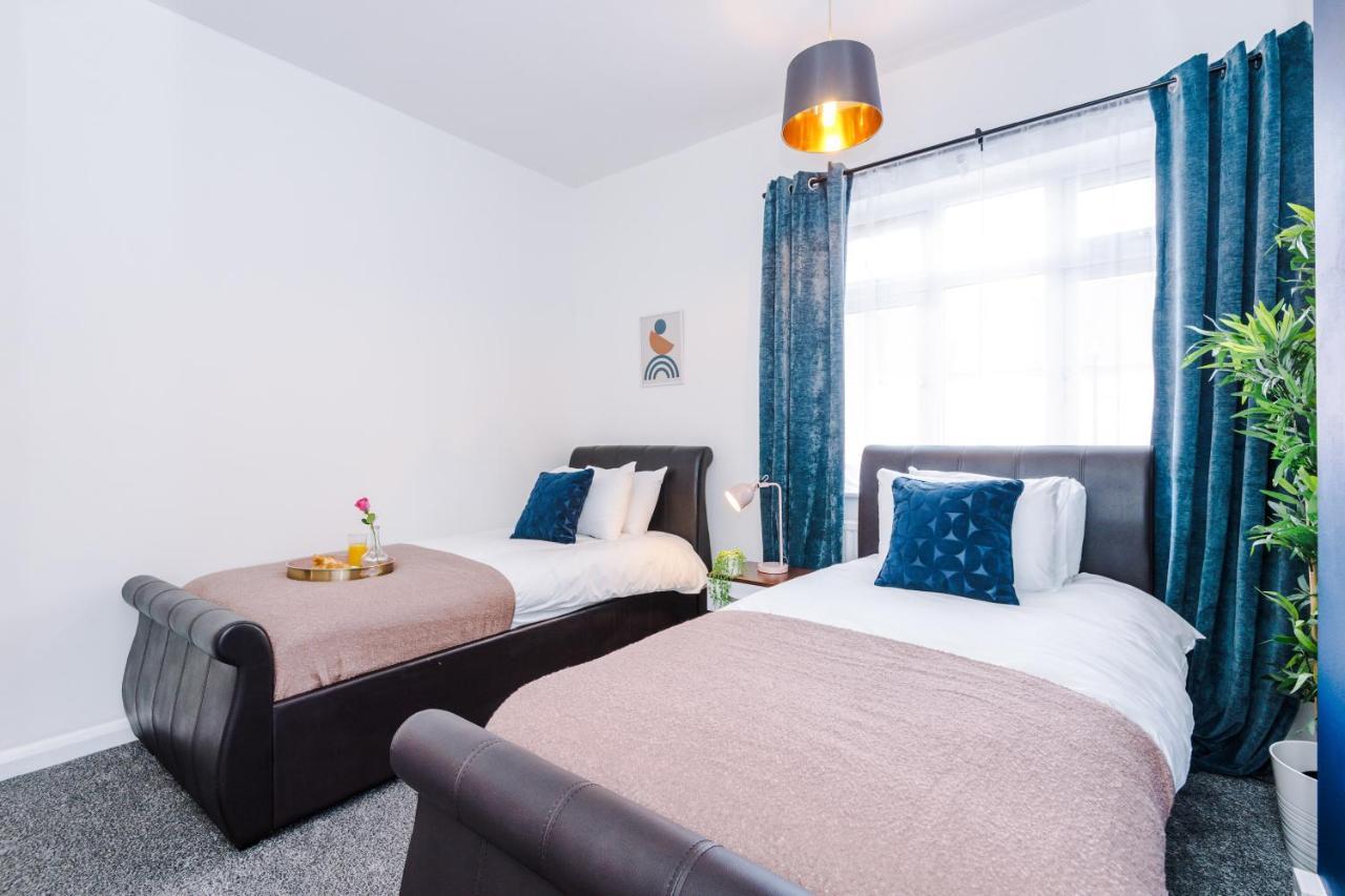 Harley House - Spacious Home With Free Netflix & Parking By Rocketbnb 코번트리 외부 사진